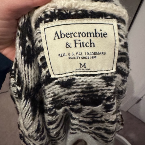 Abercrombie & Fitch Black and Cream Knit Cardigan - Picture 4 of 4